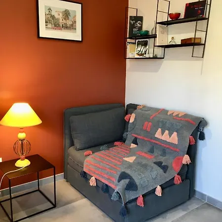 La Possibilite D'une Ile Apartment