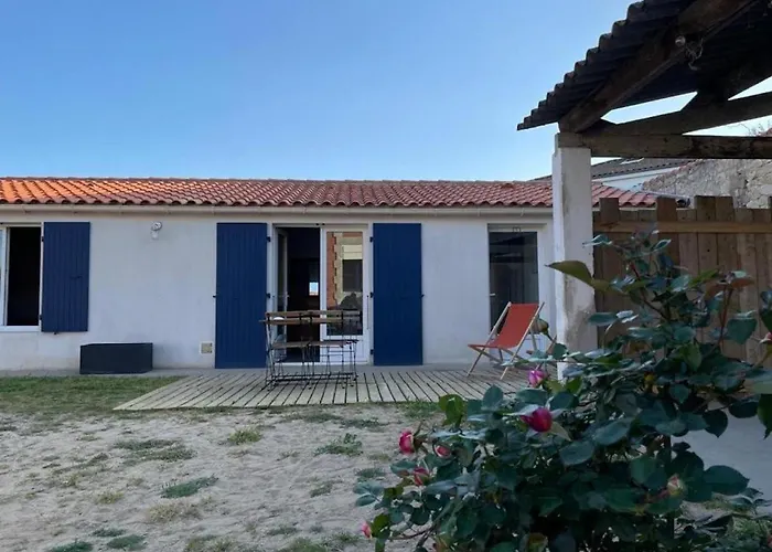 La Possibilite D'une Ile Apartment